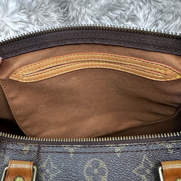 SOLD‼️! ♥️ Louis Vuitton Bandouliere Monogram Speedy 30
Was:$842 - Picture 16 of 17